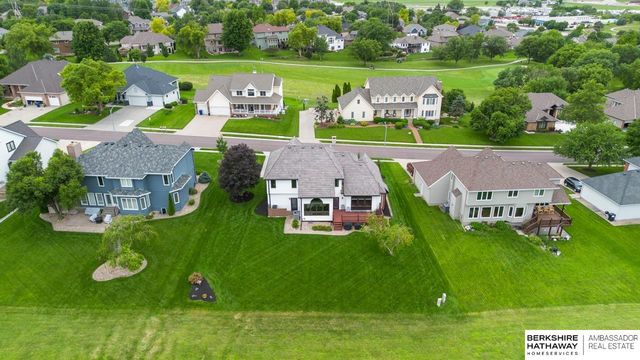 906 Bailey Drive, Papillion, NE 68046