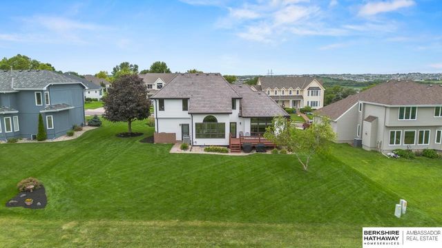 906 Bailey Drive, Papillion, NE 68046