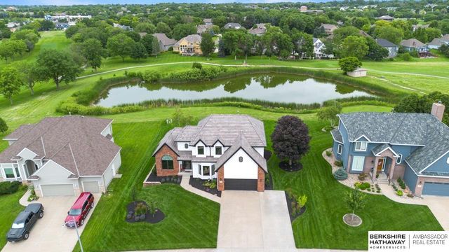 906 Bailey Drive, Papillion, NE 68046