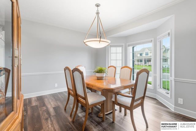 906 Bailey Drive, Papillion, NE 68046