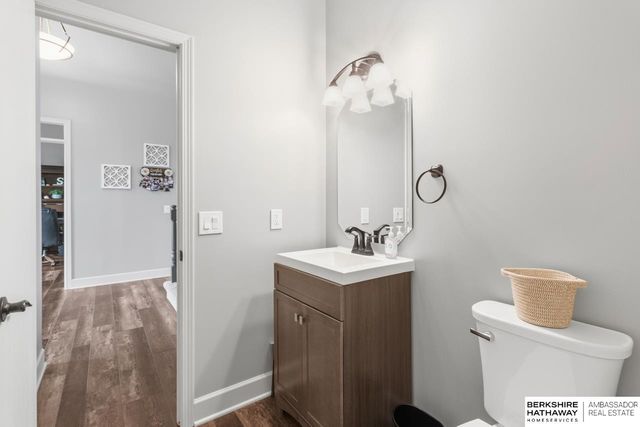 906 Bailey Drive, Papillion, NE 68046
