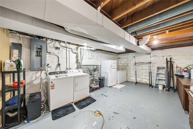 302 3rd Street NE, Mitchellville, IA 50169