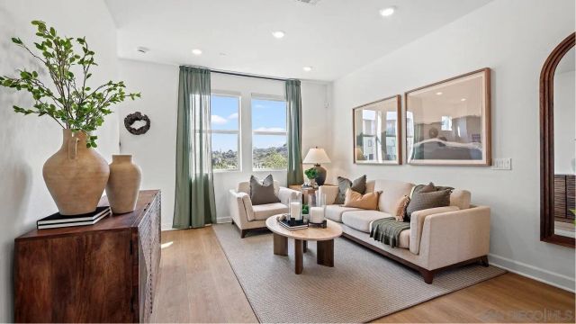 336 Summer Breeze Way, Oceanside, CA 92057