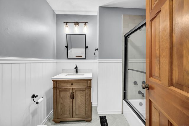 6 Old Woods Road, Brookfield, CT 06804