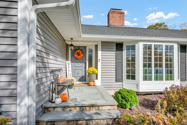 6 Old Woods Road, Brookfield, CT 06804