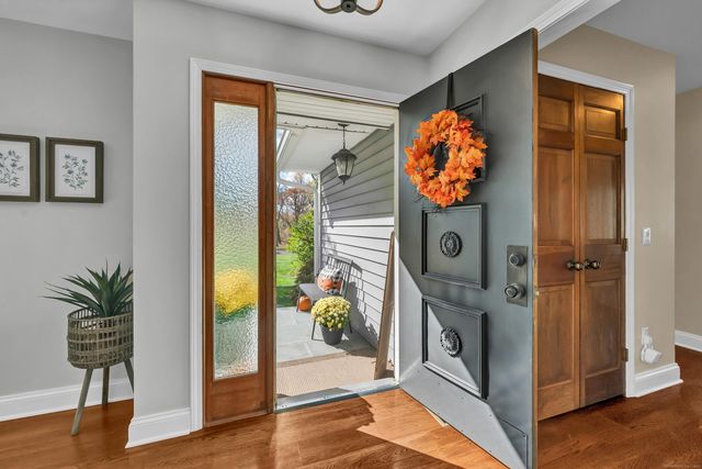 6 Old Woods Road, Brookfield, CT 06804