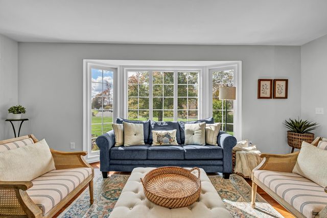 6 Old Woods Road, Brookfield, CT 06804