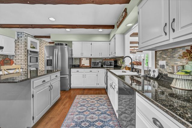 6 Old Woods Road, Brookfield, CT 06804