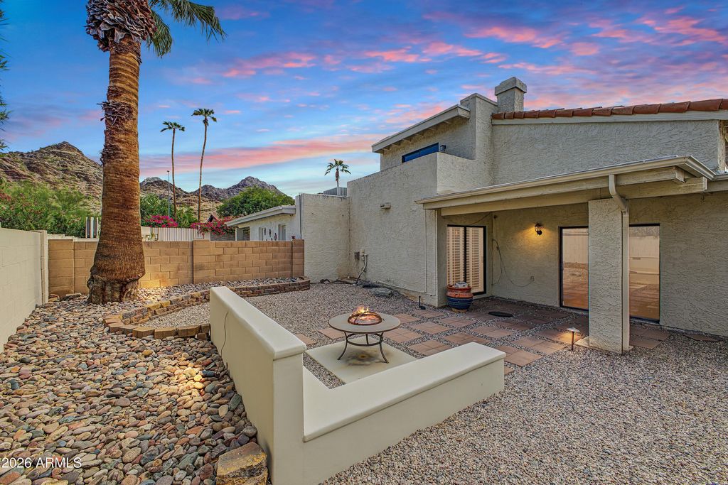 1930 E LINGER Lane, Phoenix, AZ 85020 — photo 2