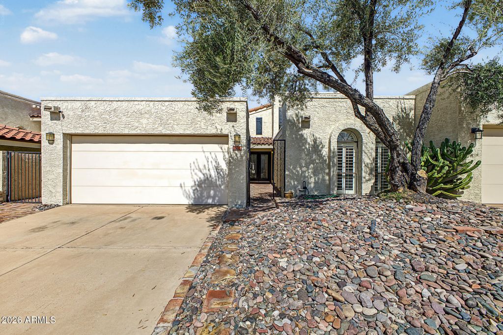 1930 E LINGER Lane, Phoenix, AZ 85020 — photo 3