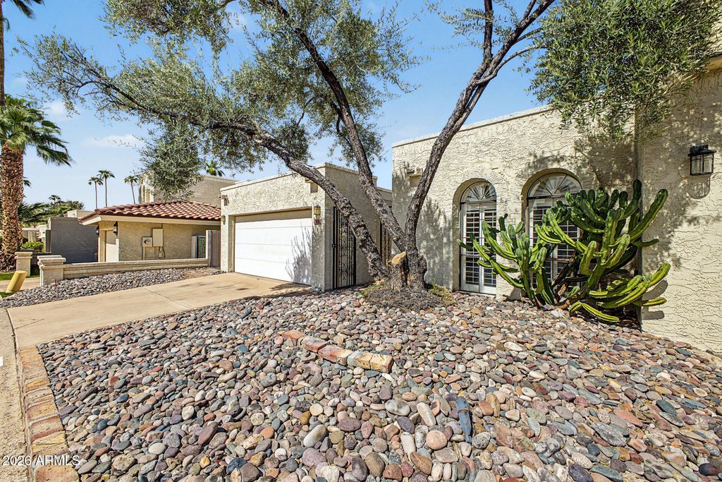 1930 E LINGER Lane, Phoenix, AZ 85020 — photo 5