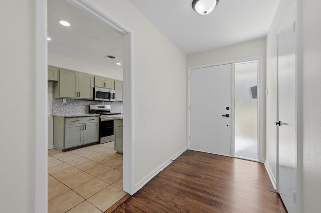 1720 Woods Drive, Arlington, TX 76010