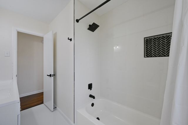 1720 Woods Drive, Arlington, TX 76010