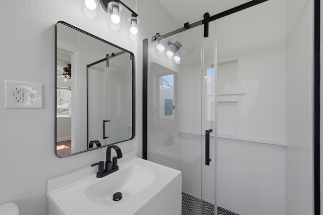 1720 Woods Drive, Arlington, TX 76010