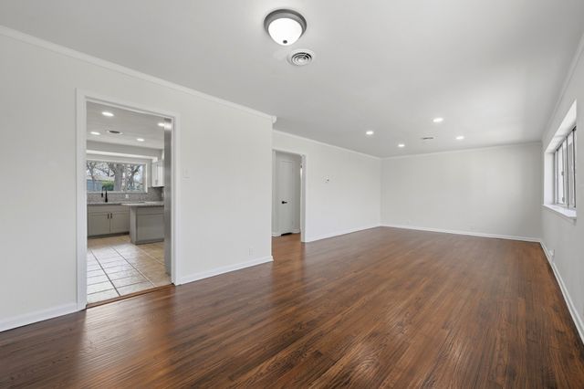 1720 Woods Drive, Arlington, TX 76010