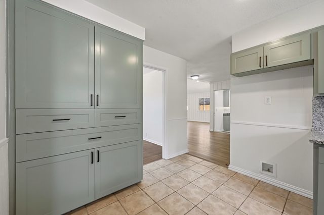 1720 Woods Drive, Arlington, TX 76010