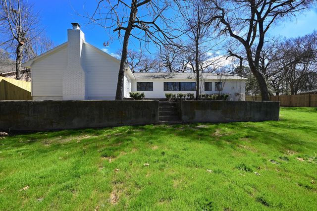 1720 Woods Drive, Arlington, TX 76010