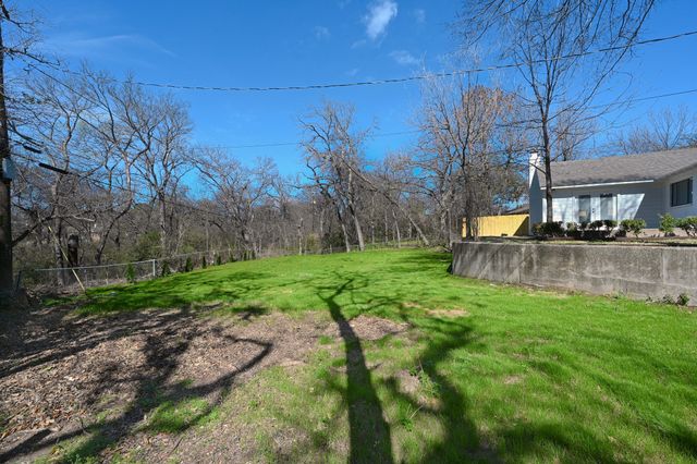 1720 Woods Drive, Arlington, TX 76010