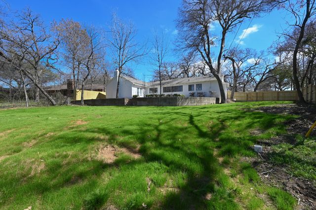 1720 Woods Drive, Arlington, TX 76010