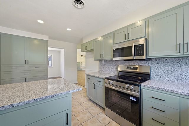 1720 Woods Drive, Arlington, TX 76010