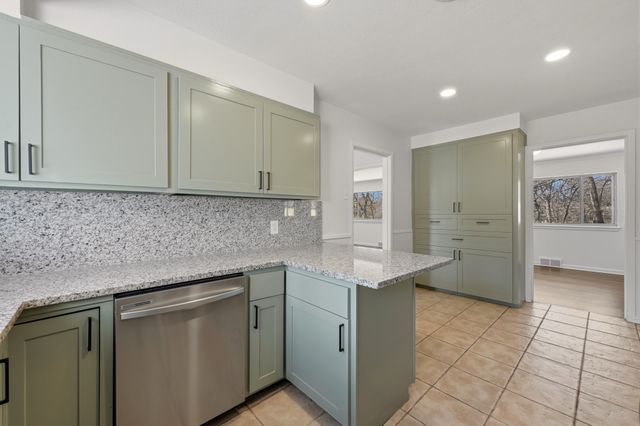 1720 Woods Drive, Arlington, TX 76010