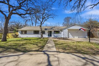 1720 Woods Drive, Arlington, TX 76010