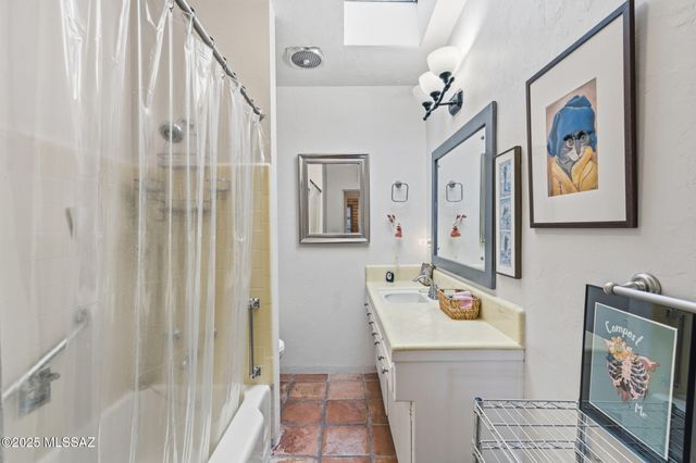 6901 E Baker Street, Tucson, AZ 85710