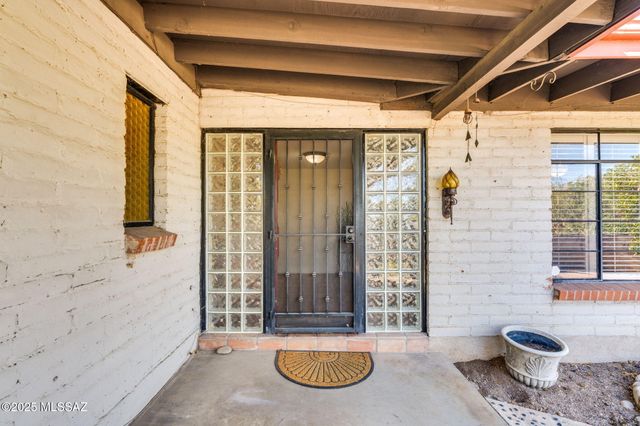 6901 E Baker Street, Tucson, AZ 85710