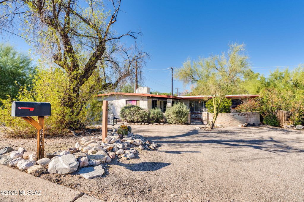 6901 E Baker Street, Tucson, AZ 85710