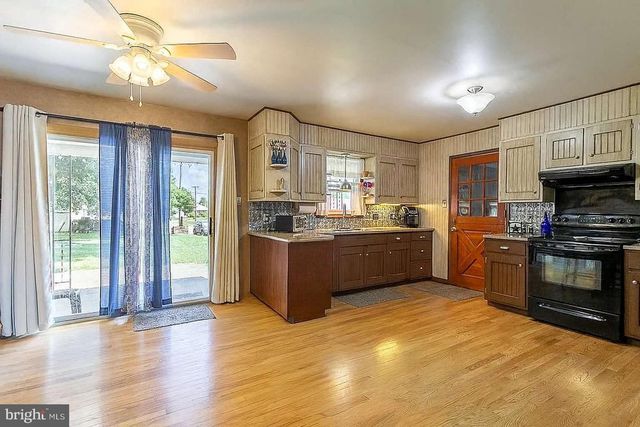690 MAIN ST, Mohrsville, PA 19541
