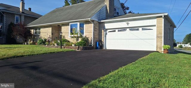 690 MAIN ST, Mohrsville, PA 19541