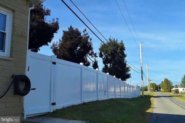 690 MAIN ST, Mohrsville, PA 19541