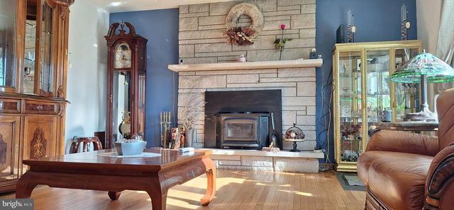 690 MAIN ST, Mohrsville, PA 19541