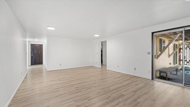 4202 Maple Lane, West Richland, WA 99353