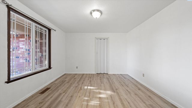 4202 Maple Lane, West Richland, WA 99353