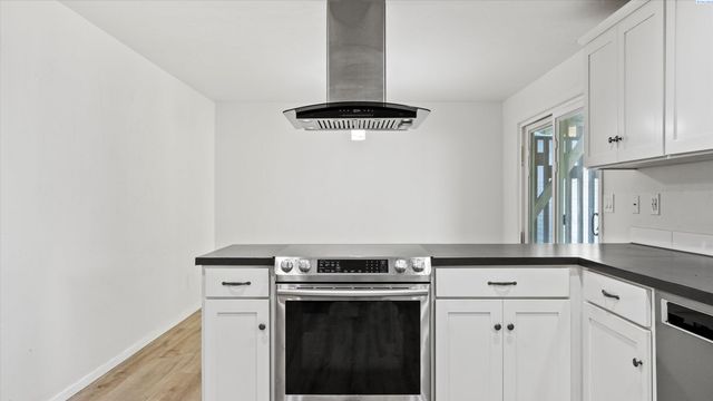 4202 Maple Lane, West Richland, WA 99353