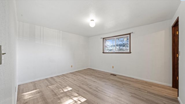 4202 Maple Lane, West Richland, WA 99353