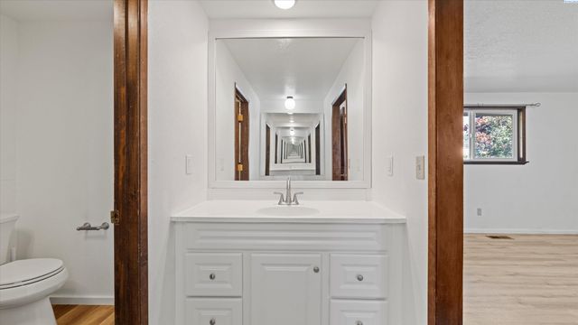 4202 Maple Lane, West Richland, WA 99353