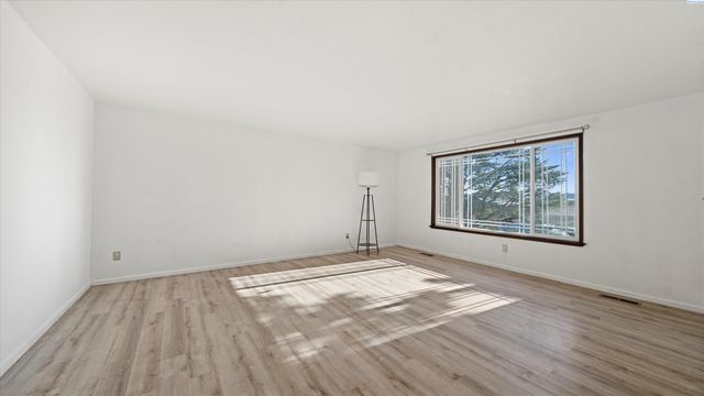 4202 Maple Lane, West Richland, WA 99353