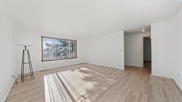 4202 Maple Lane, West Richland, WA 99353