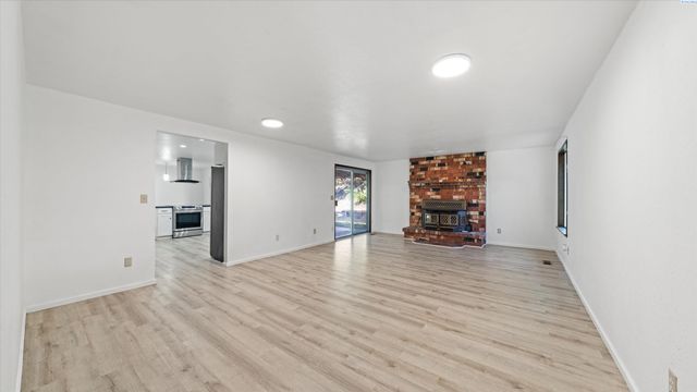 4202 Maple Lane, West Richland, WA 99353