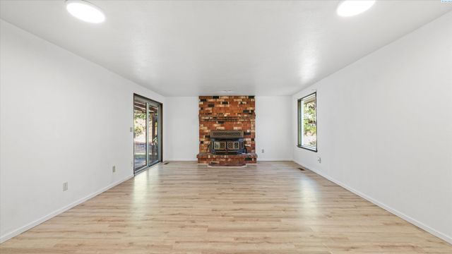 4202 Maple Lane, West Richland, WA 99353