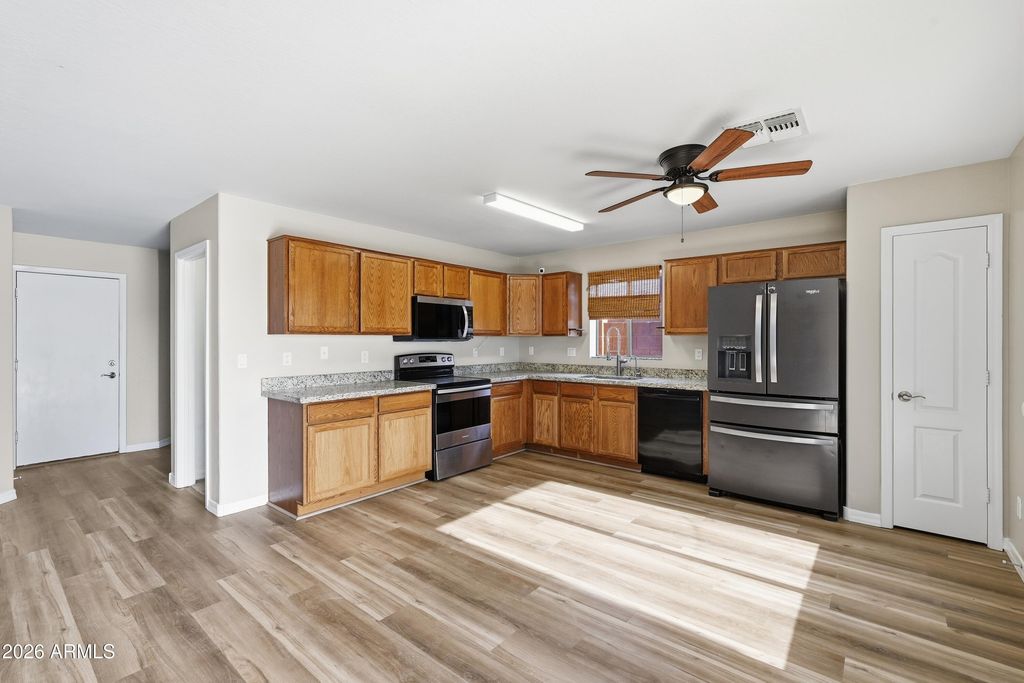 18960 N TOLEDO Avenue, Maricopa, AZ 85138 — photo 4