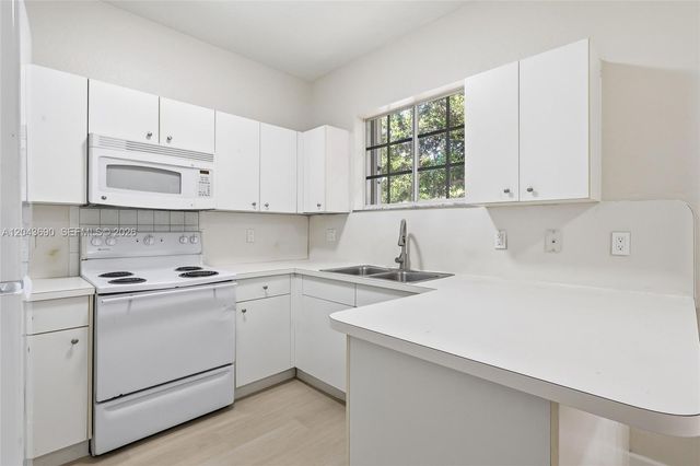 2728 NE 3rd Court 201, Homestead, FL 33033