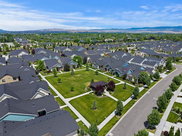 6164 N Winward Ln, Meridian, ID 83646