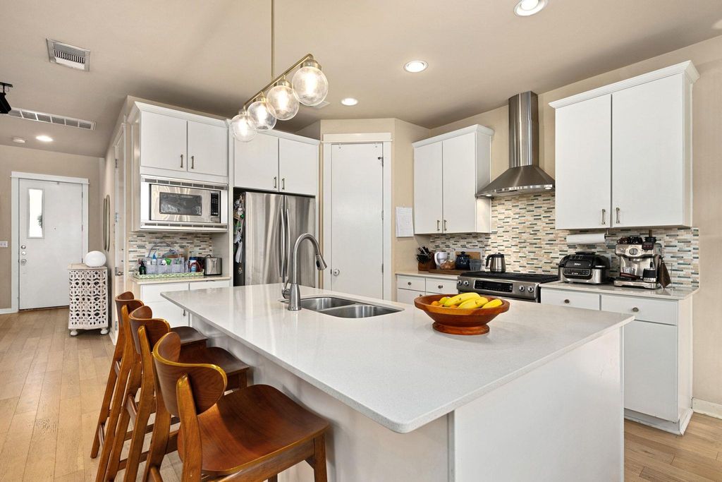 2819 Corbin LN, Austin, TX 78704