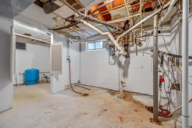 34 S Weber Road, Laketon Twp, MI 49445