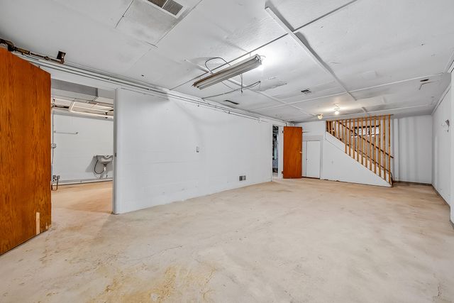 34 S Weber Road, Laketon Twp, MI 49445