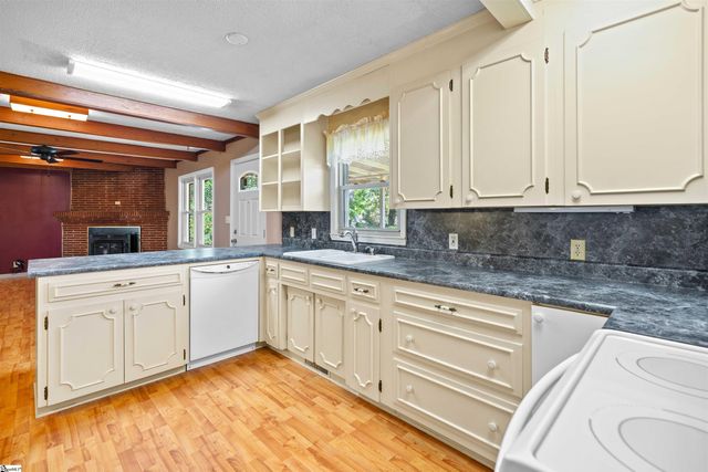 212 Trent Drive, Taylors, SC 29687