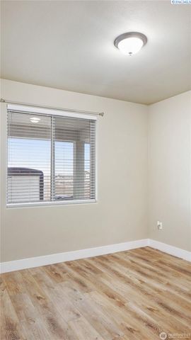 9175 NE Neppel Rd, Moses Lake, WA 98837